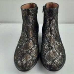 Universal Thread Cari Bootie